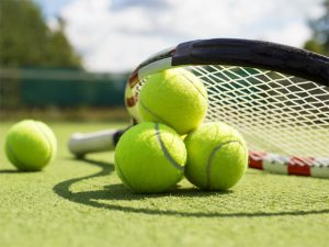 ¿Qué diferencia las pelotas de tenis de las de pádel?