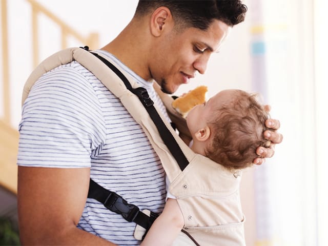 ¿Conoces los beneficios del porteo para bebés?