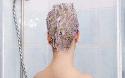 Beneficios de utilizar un champú violeta en tu cabello